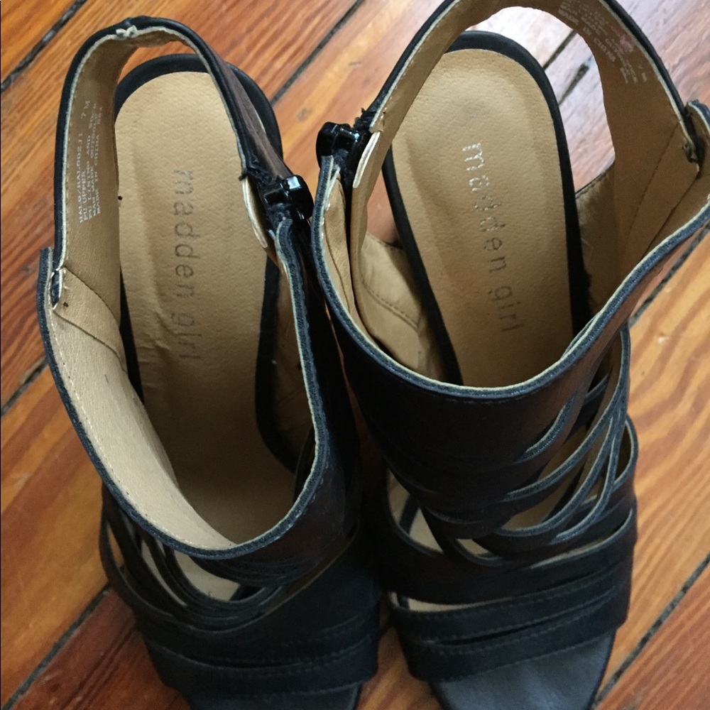 Heels - Picture 4 of 4